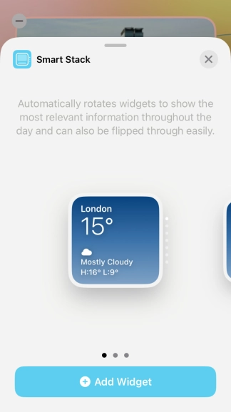 Slide your finger right or left on the screen to select the required widget size.