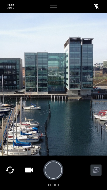 Press the flash icon repeatedly to select the required setting.