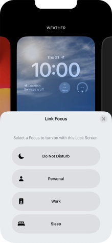 Press the required focus mode.