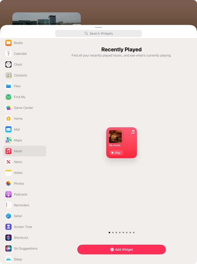 Slide your finger right or left on the screen to select the required widget size.