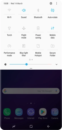 Press the mobile data icon to turn the function on or off. Press the mobile data icon to turn the function on or off.