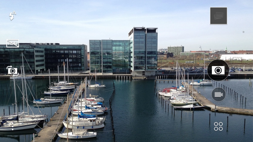 Press the flash icon repeatedly to select the required setting.