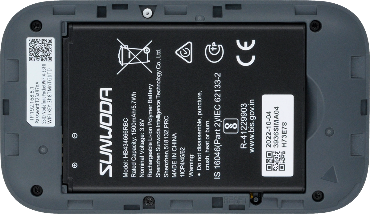 Place the battery in your router (left side first), matching the battery contacts with the router contacts, and press the battery into place.