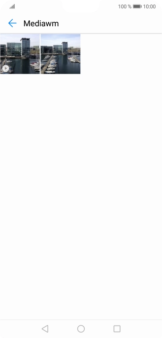 Mantén pulsados la fotografía o el videoclip deseados durante unos instantes.