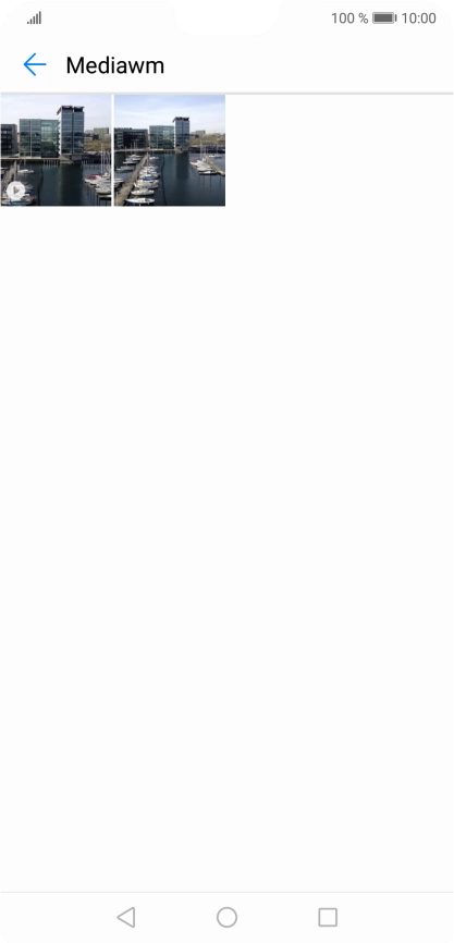 Mantén pulsados la fotografía o el videoclip deseados durante unos instantes.