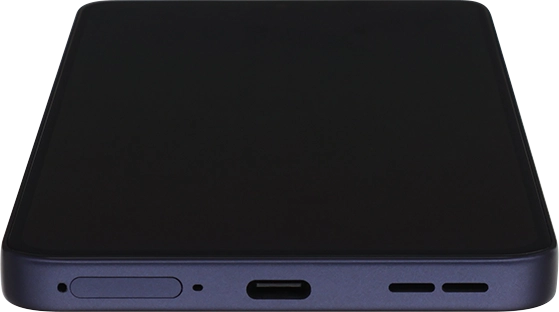 Conecta el cargador al conector y enchúfalo a una toma de corriente.