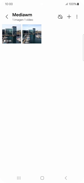 Mantén pulsados la fotografía o el vídeo deseados durante unos instantes.