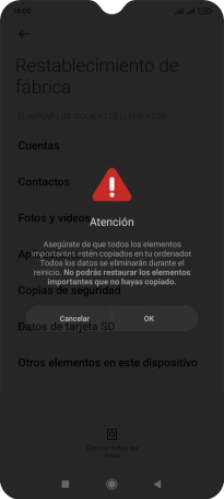 Pulsa OK. Espera unos instantes mientras el teléfono restablece la configuración predeterminada. Sigue las indicaciones de la pantalla para configurar el teléfono y dejarlo listo para su uso.