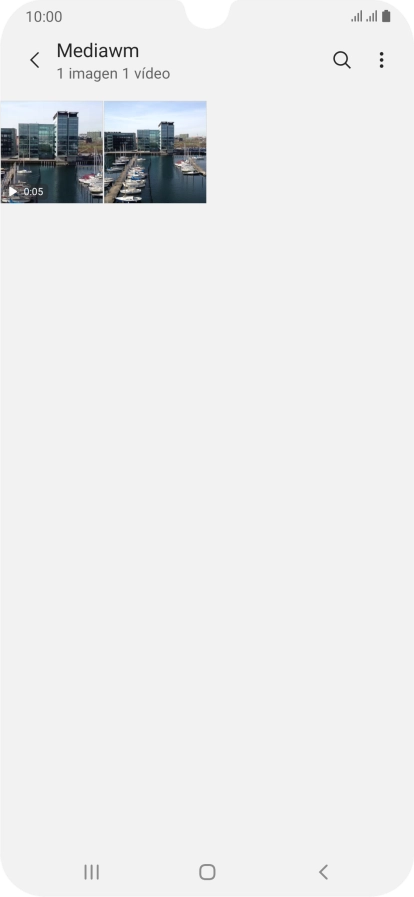 Mantén pulsados la fotografía o el videoclip deseados durante unos instantes.