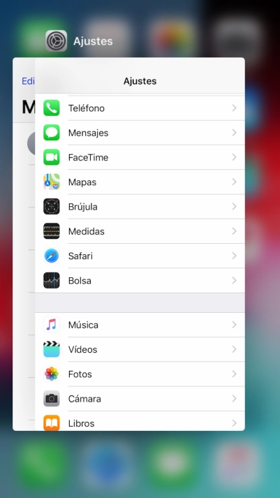 Arrastra la aplicación deseada hacia arriba para cerrarla.