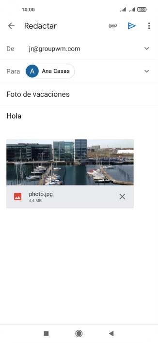 Pulsa el icono de envío cuando termines de escribir el correo electrónico.
