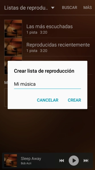 Introduce el nombre deseado de la lista de reproducción y pulsa CREAR.