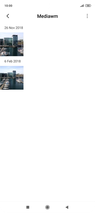Mantén pulsados la imagen o el videoclip deseados durante unos instantes.