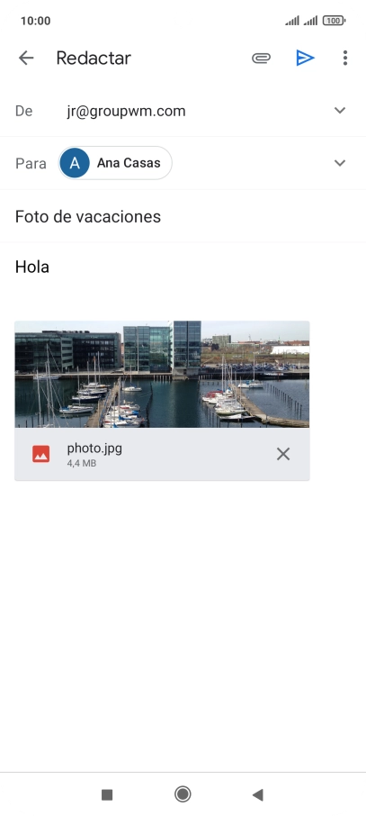 Pulsa el icono de envío cuando termines de escribir el correo electrónico.