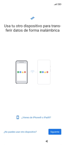Sigue las indicaciones de la pantalla para transferir contenido desde otro teléfono.
