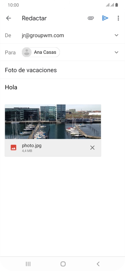 Pulsa el icono de envío cuando termines de escribir el correo electrónico.