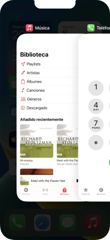 Arrastra hacia arriba la aplicación deseada para cerrarla.