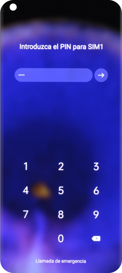 Si lo solicita el teléfono, introduce el código PIN y pulsa la flecha hacia la derecha.