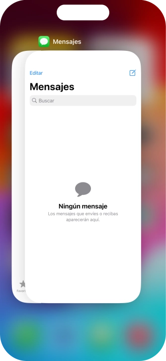 Arrastra hacia arriba la aplicación deseada para cerrarla.