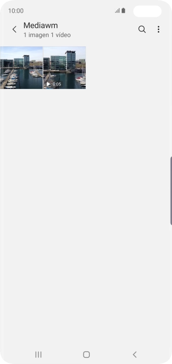 Mantén pulsados la fotografía o el videoclip deseados durante unos instantes.