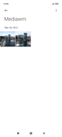 Mantén pulsados la fotografía o el videoclip deseados durante unos instantes.