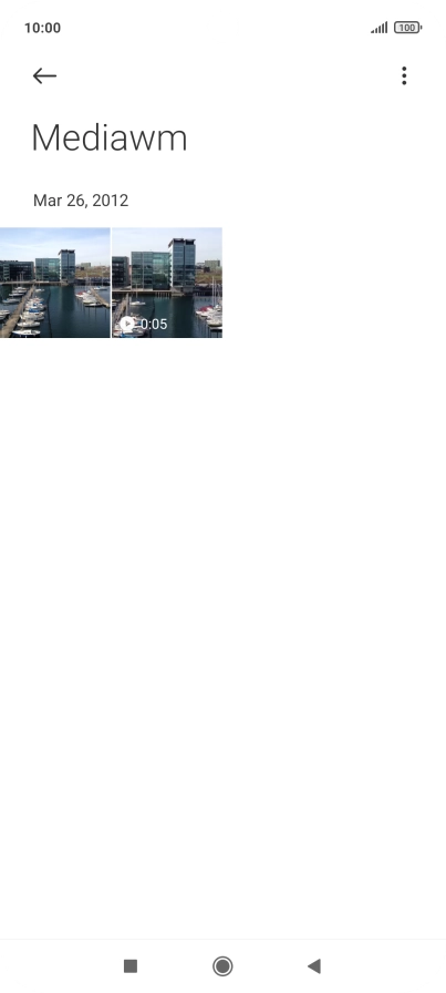 Mantén pulsados la fotografía o el videoclip deseados durante unos instantes.