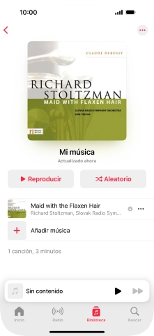 Desplázate a la categoría o a la lista de reproducción deseada y pulsa el archivo de música deseado. Desplázate a la categoría o a la lista de reproducción deseada y pulsa el archivo de música deseado.
