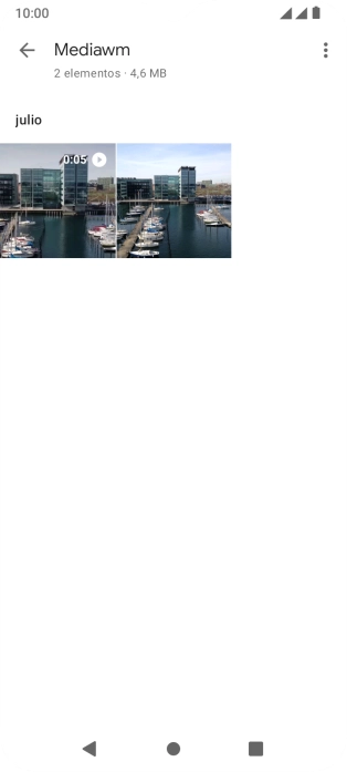 Mantén pulsados la fotografía o el vídeo deseados durante unos instantes.