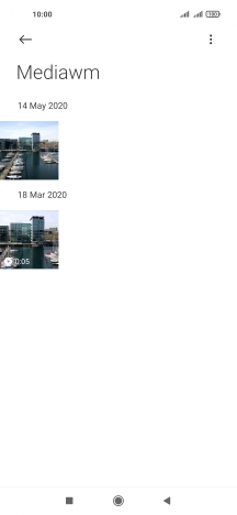 Mantén pulsados la fotografía o el videoclip deseados durante unos instantes.