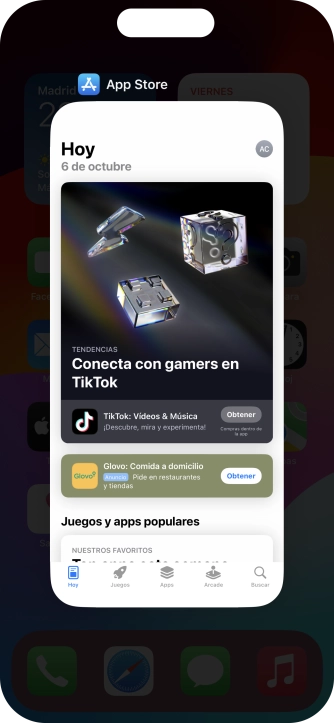 Arrastra hacia arriba la aplicación deseada para cerrarla.