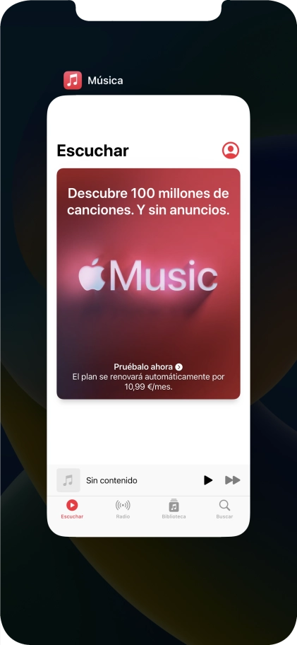 Arrastra hacia arriba la aplicación deseada para cerrarla.
