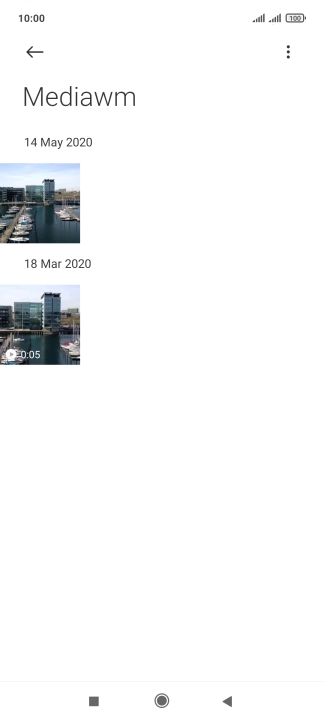 Mantén pulsados la fotografía o el videoclip deseados durante unos instantes.