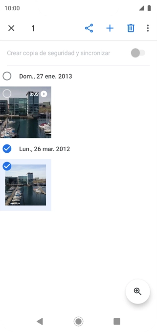 Pulsa las fotografías o los videoclips deseados para añadirlos.