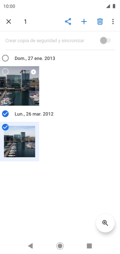Pulsa las fotografías o los videoclips deseados para añadirlos.