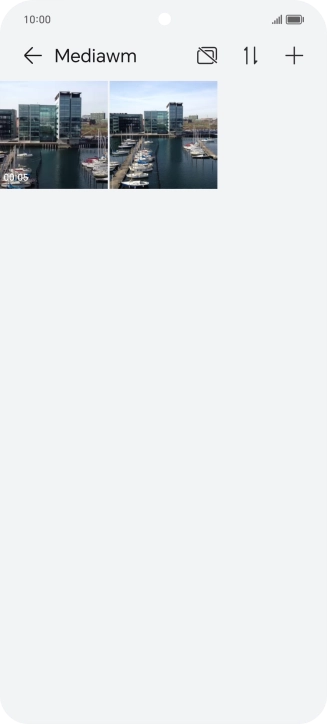 Mantén pulsados la fotografía o el vídeo deseados durante unos instantes.