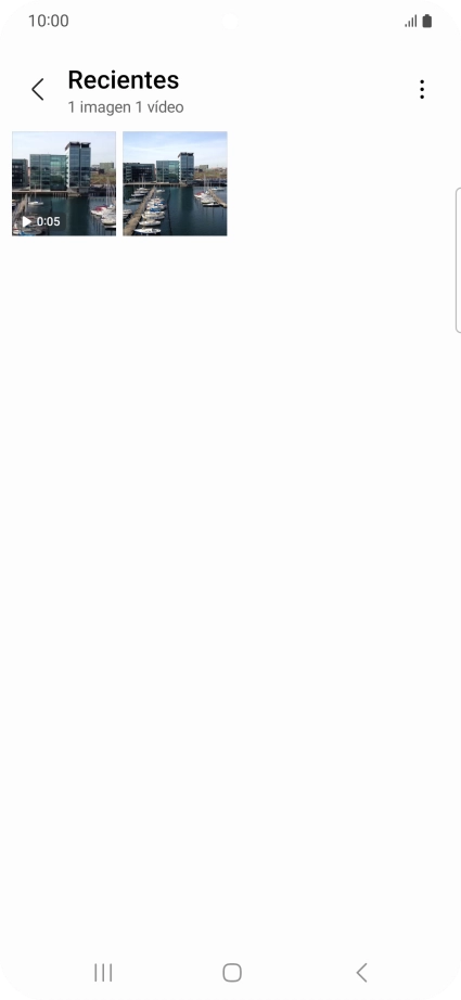 Mantén pulsados la fotografía o el videoclip deseados durante unos instantes. Mantén pulsados la fotografía o el videoclip deseados durante unos instantes.