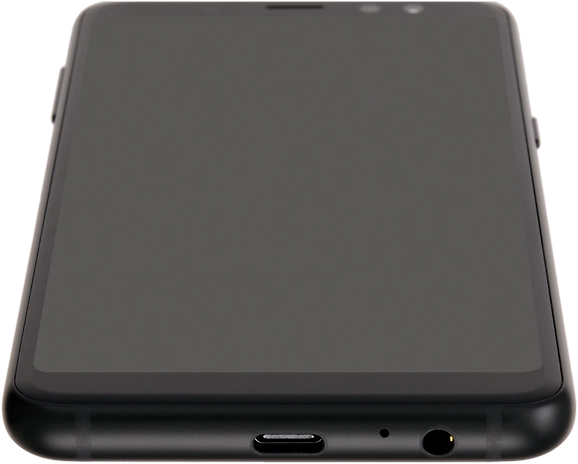 Conecta el cargador al conector y enchúfalo a una toma de corriente.