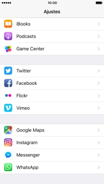 Pulsa la red social deseada y sigue las indicaciones de la pantalla para iniciar sesión y copiar los contactos.