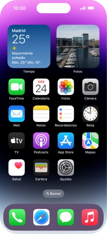 Desliza el dedo lentamente hacia arriba desde la parte inferior de la pantalla hasta visualizar la lista de las aplicaciones en ejecución.