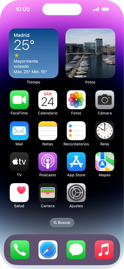 Desliza el dedo lentamente hacia arriba desde la parte inferior de la pantalla hasta visualizar la lista de las aplicaciones en ejecución.