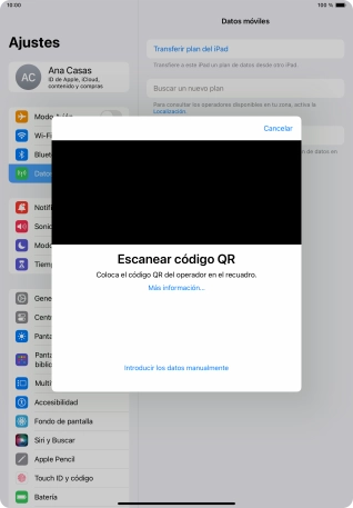 Coloca el código QR dentro del marco de la cámara de la tablet para escanearlo.