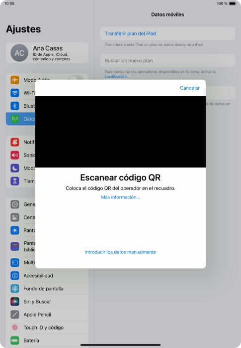 Coloca el código QR dentro del marco de la cámara de la tablet para escanearlo.