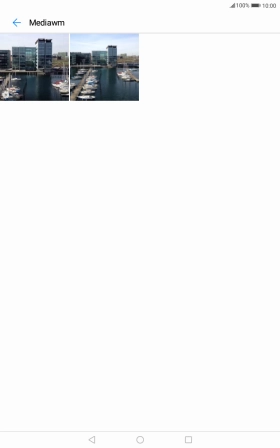 Mantén pulsados la imagen o el videoclip deseados durante unos instantes.