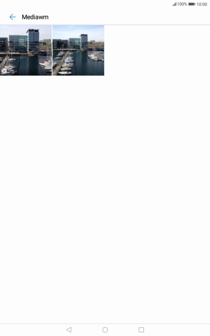 Mantén pulsados la imagen o el videoclip deseados durante unos instantes.