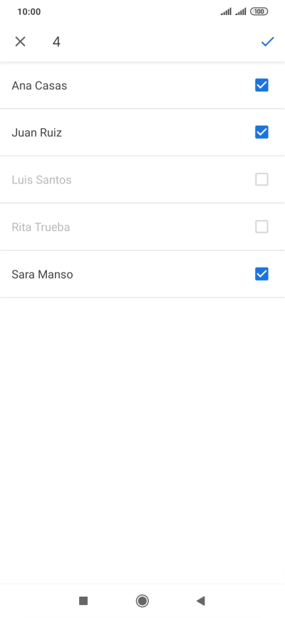 Pulsa en el campo junto a los contactos deseados para seleccionarlos.