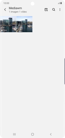 Mantén pulsados la fotografía o el videoclip deseados durante unos instantes. Mantén pulsados la fotografía o el videoclip deseados durante unos instantes.