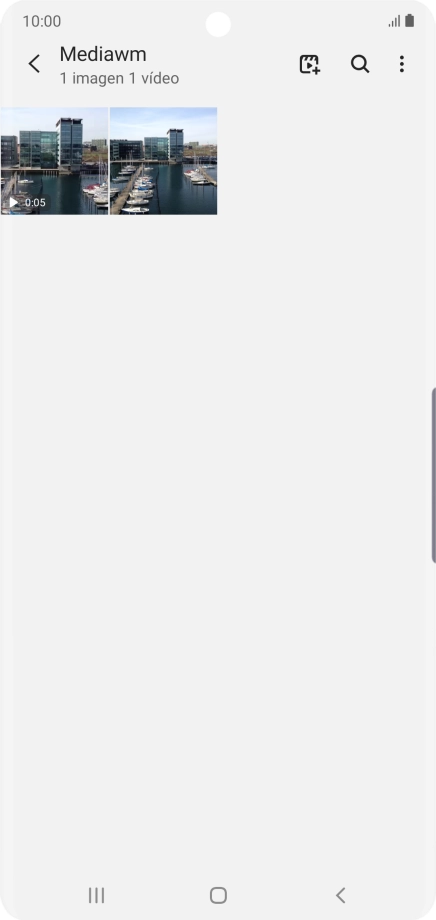 Mantén pulsados la fotografía o el videoclip deseados durante unos instantes. Mantén pulsados la fotografía o el videoclip deseados durante unos instantes.