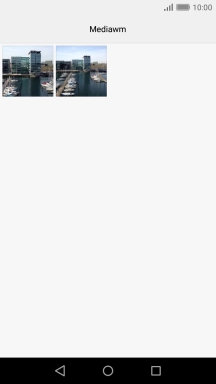 Mantén pulsados la fotografía o el videoclip deseados durante unos instantes.