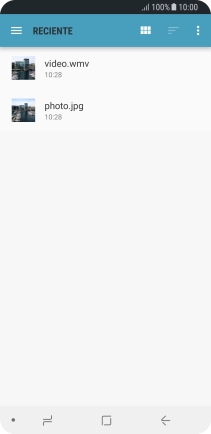 Desliza el dedo hacia la derecha desde la parte izquierda de la pantalla.