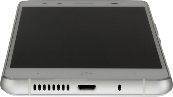 Conecta el cargador al conector y enchúfalo a una toma de corriente.